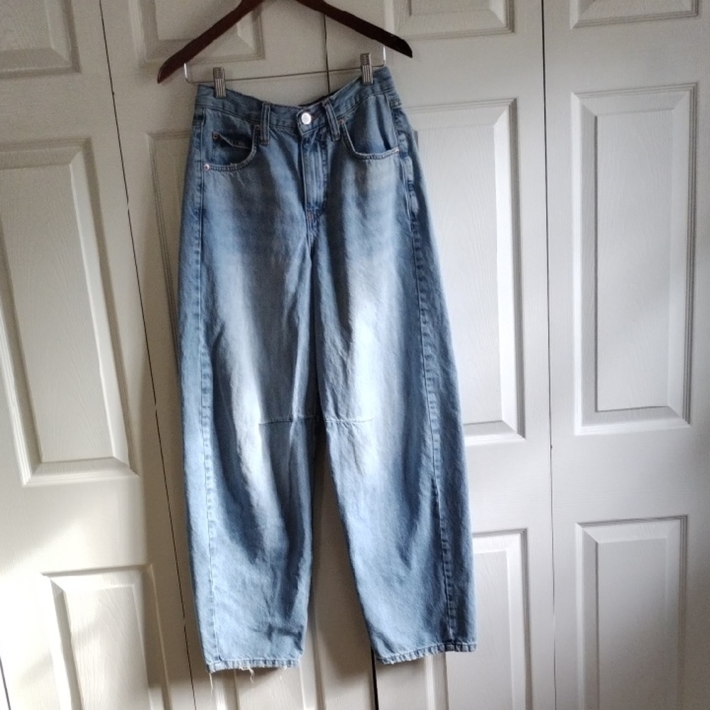 BDG Barrel Leg Jeans Size 27 Light Wash Button Fly